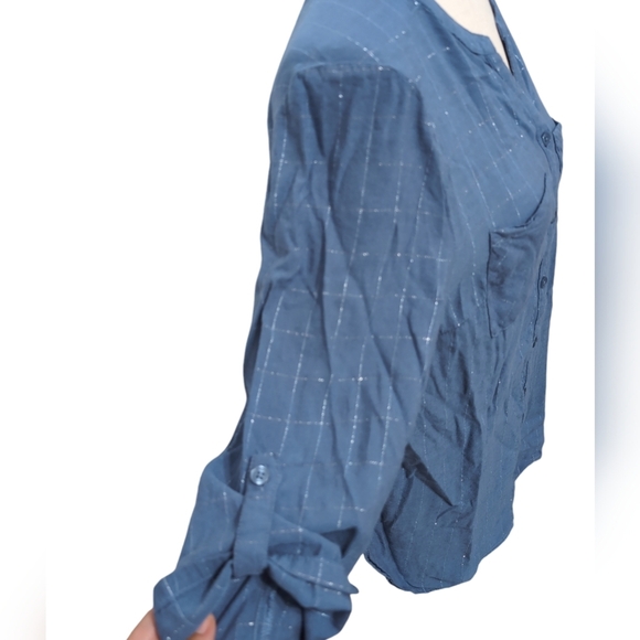 Chico's Blue Linen Like Chambray Top V-Neck Button Down Knit Top size 0/(4) - Picture 3 of 7